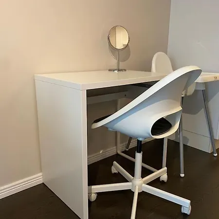 Beautiful 2 Bedroom & Free Parking