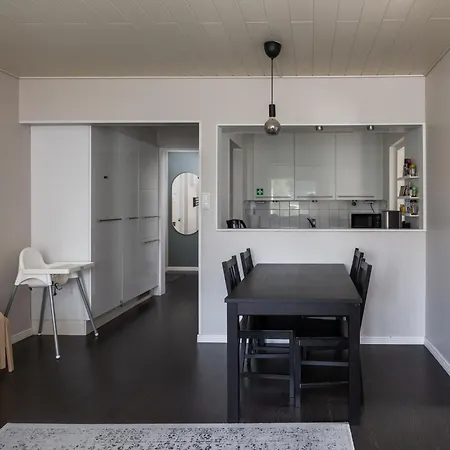 Beautiful 2 Bedroom & Free Parking *