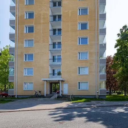 Beautiful 2 Bedroom & Free Parking *