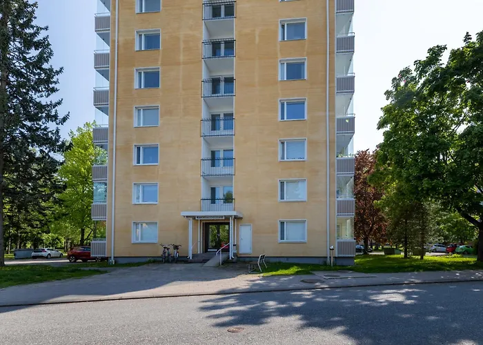 Beautiful 2 Bedroom & Free Parking *